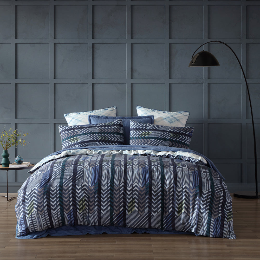 Stylish Men's Chevron Stripe Queen Bed Quilt Cover Set