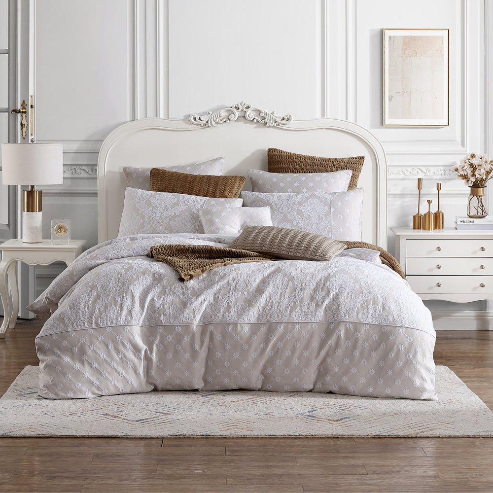 Luxurious Chantilly Linen Queen - Size Quilt Cover Set
