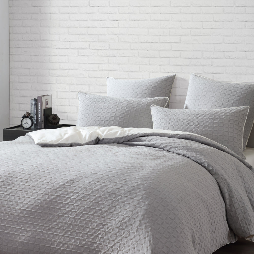 King-Size Flo Fog Quilt Cover Set for an Elegant Bedroom