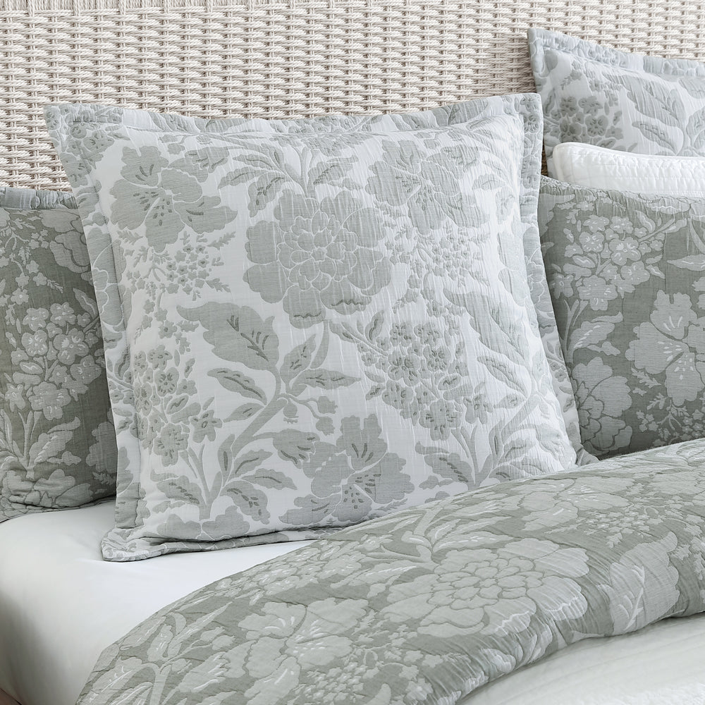 Julieta Thyme Super King Quilt Cover Set with Traditional Floral Design