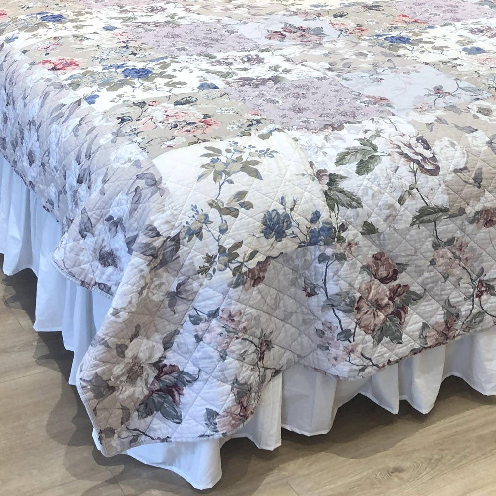 Kingston Queen - Sized Bed Coverlet Set for a Classic Bedroom Decor