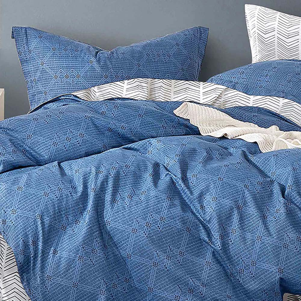 Ardor's King-Sized McCallum Blue Quilt Cover Set with Subtle Patterns