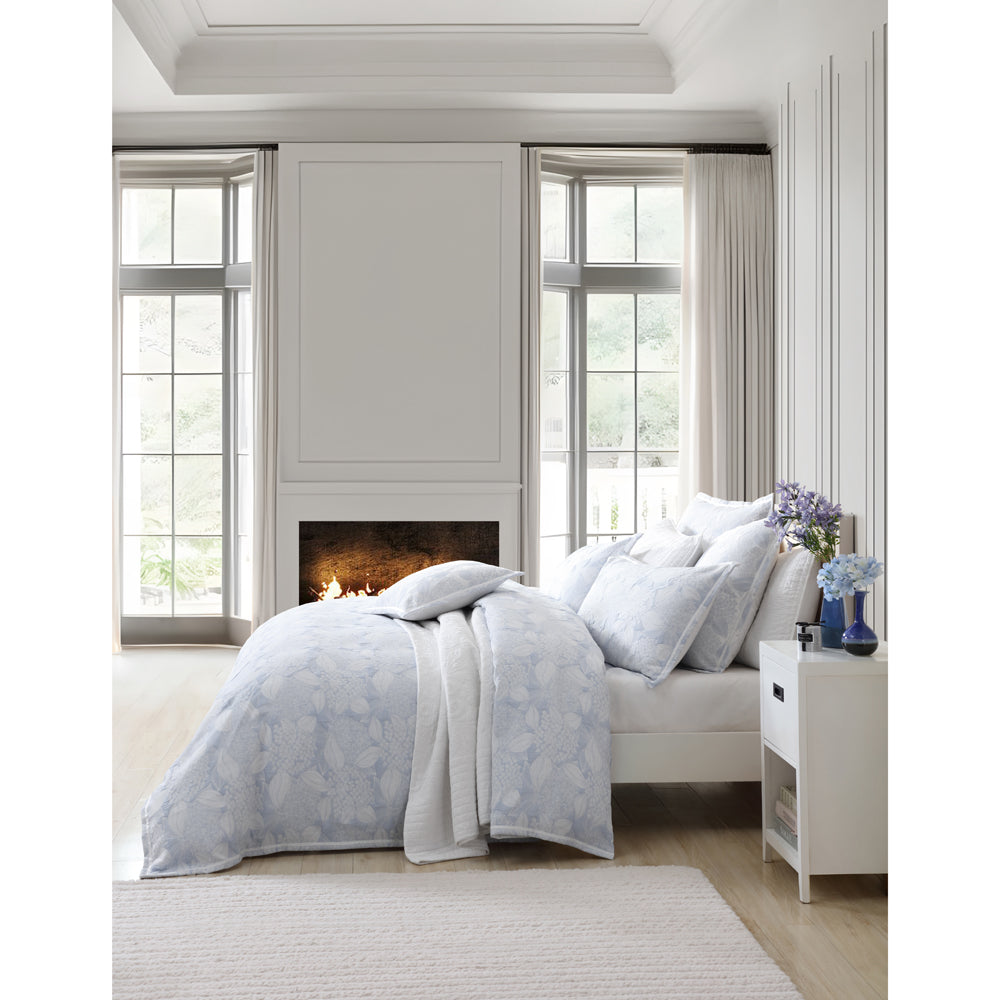 Luxurious Super King Hydrangea Chambray Quilt Cover Set