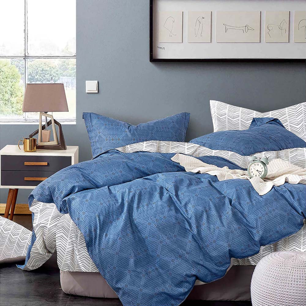 Ardor's King-Sized McCallum Blue Quilt Cover Set with Subtle Patterns