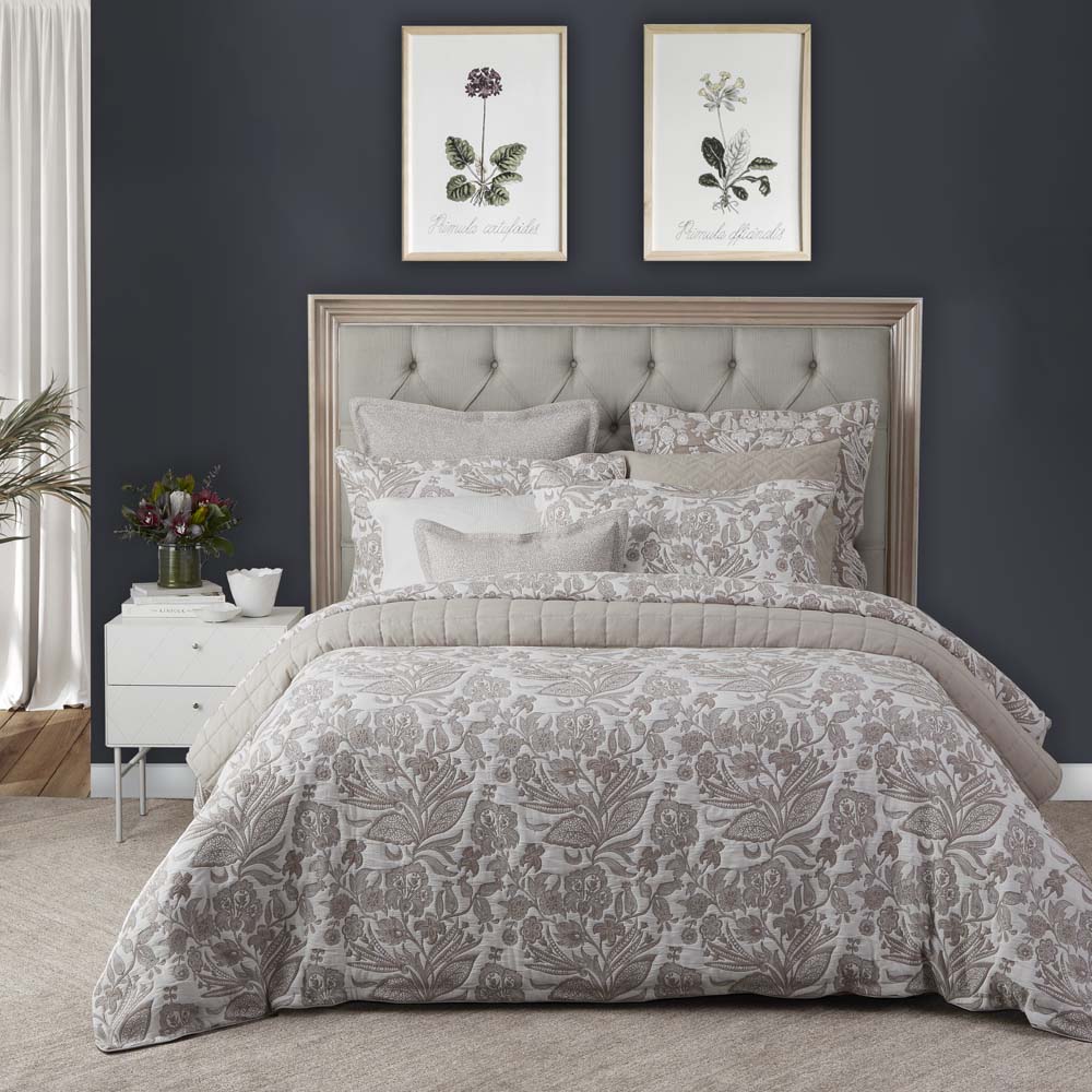 Meridien Stone Queen - Sized Bed Quilt Cover Set with Classic Floral Design