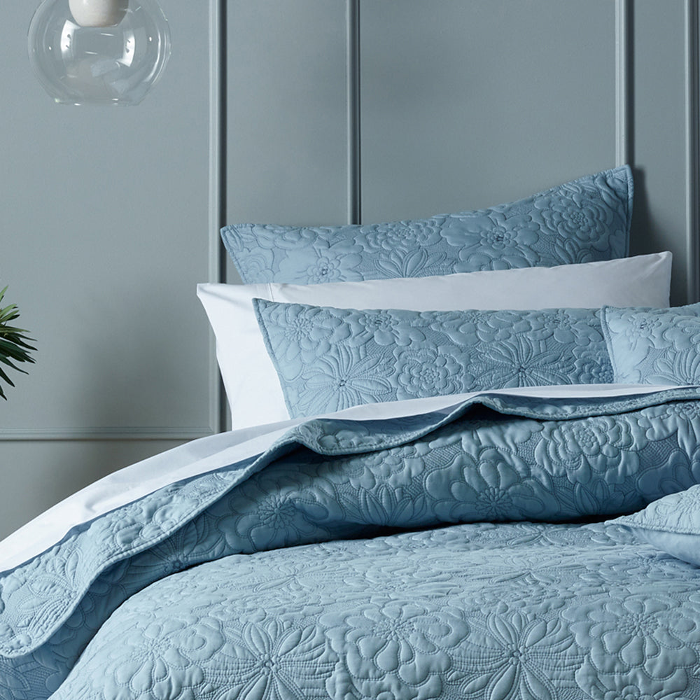 Stylish Sabrina Blue Bedspread Set for Queen - Sized Bed