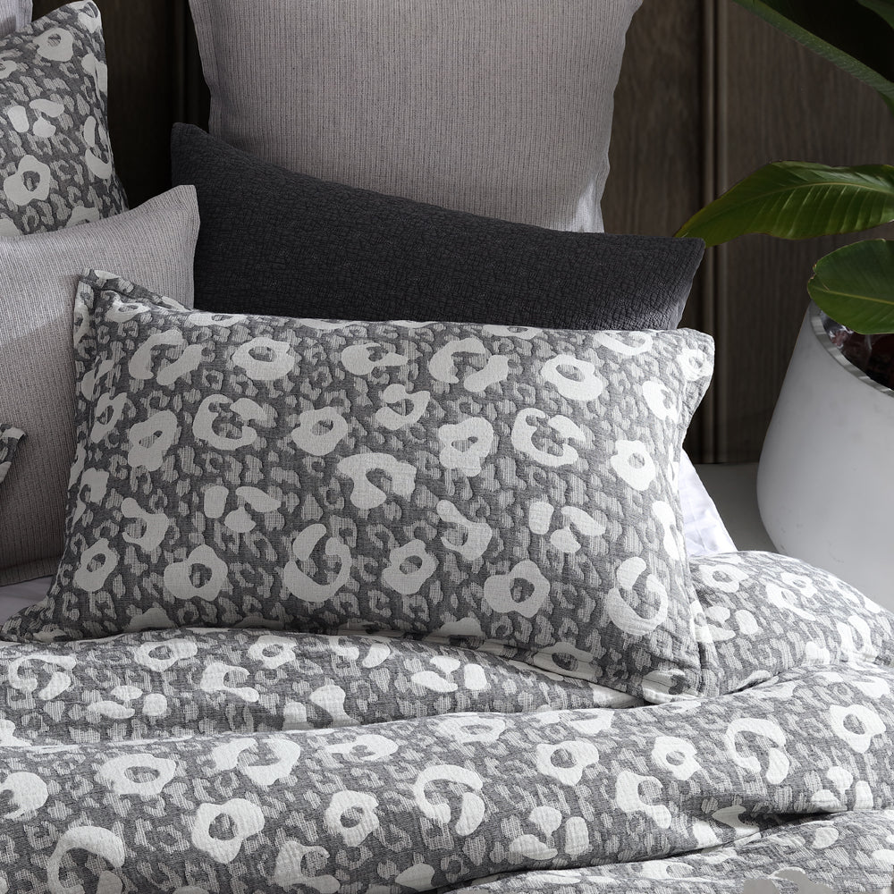 Leo Night Queen - Sized Quilt Cover Set for a Modern Bedroom