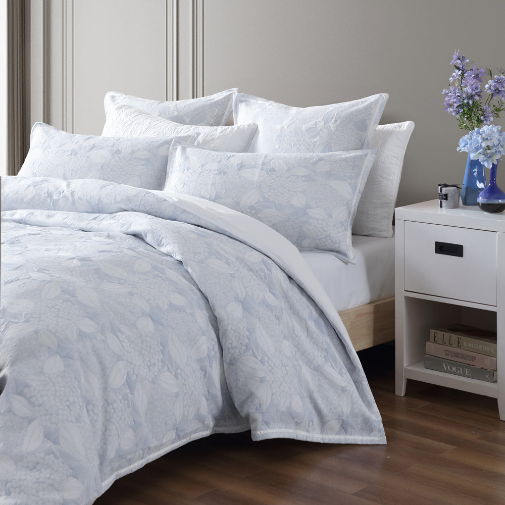 Luxurious Super King Hydrangea Chambray Quilt Cover Set